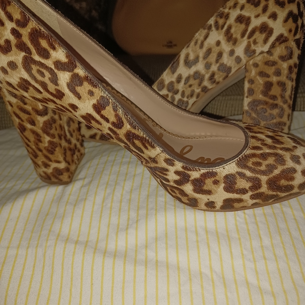 Ladies Sam Edelman Pumps - Picture 3 of 5